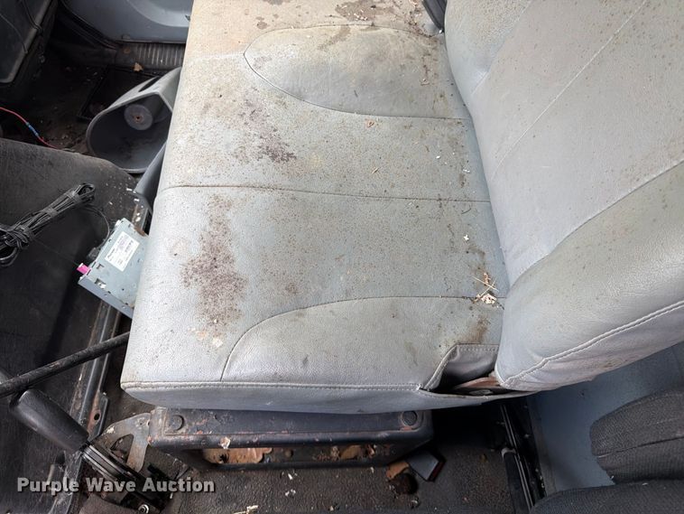 image for item FG0816 2002 International 4400 box truck