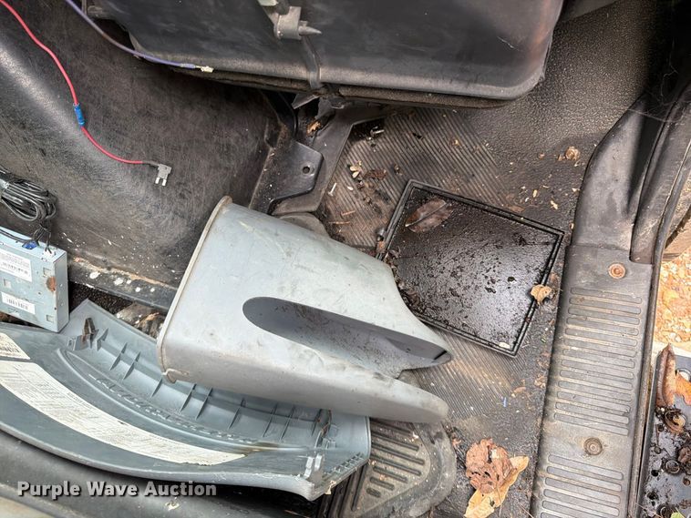 image for item FG0816 2002 International 4400 box truck