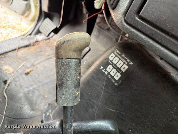 image for item FG0816 2002 International 4400 box truck