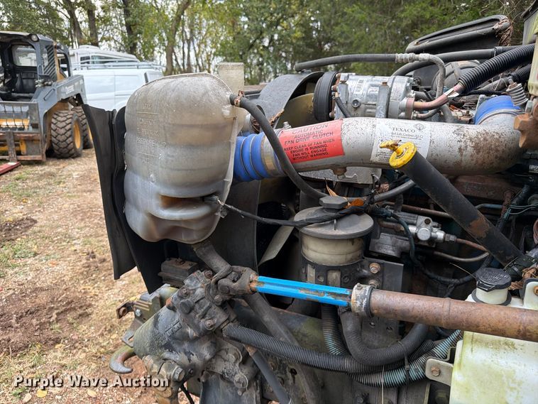 image for item FG0816 2002 International 4400 box truck