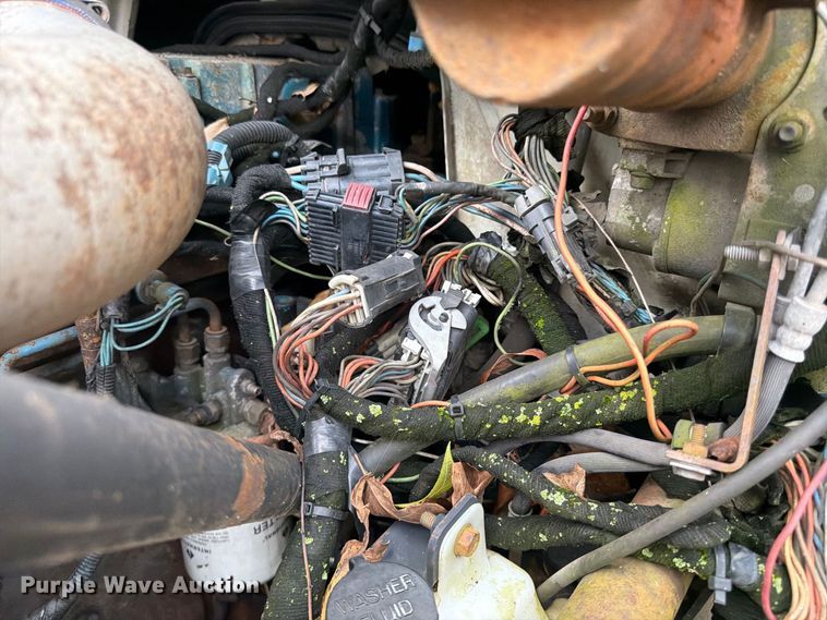 image for item FG0816 2002 International 4400 box truck