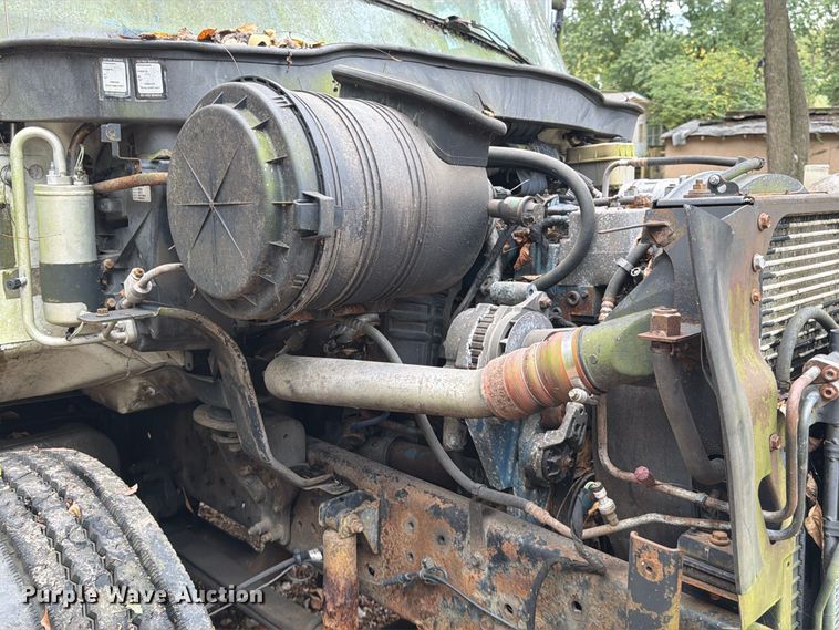 image for item FG0816 2002 International 4400 box truck