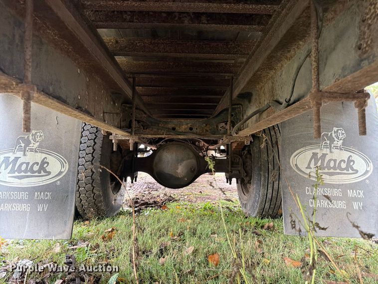 image for item FG0816 2002 International 4400 box truck