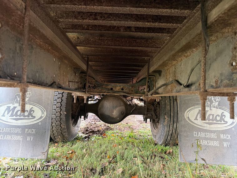 image for item FG0816 2002 International 4400 box truck