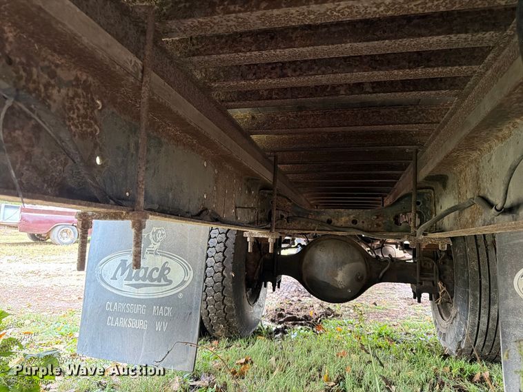 image for item FG0816 2002 International 4400 box truck