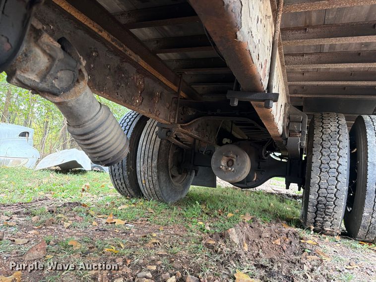 image for item FG0816 2002 International 4400 box truck