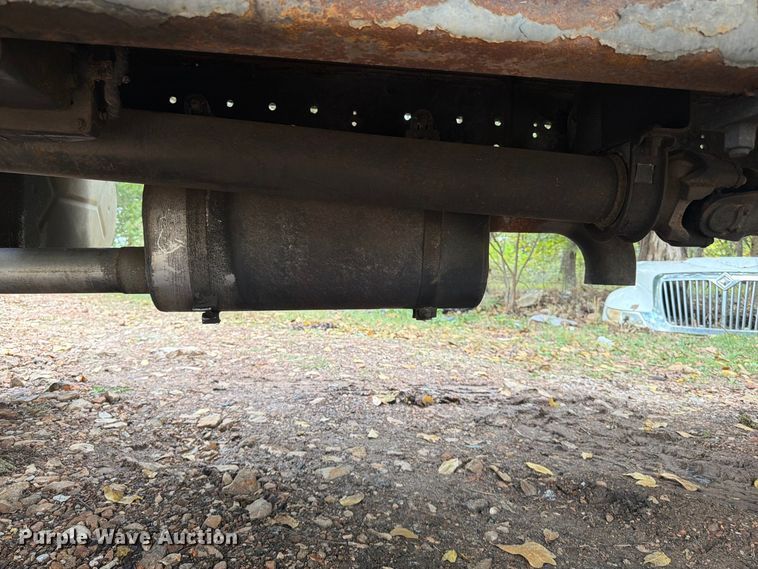 image for item FG0816 2002 International 4400 box truck