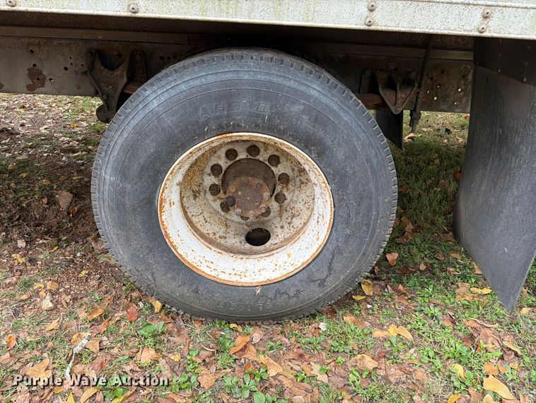 image for item FG0816 2002 International 4400 box truck