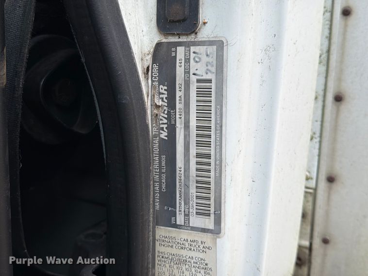 image for item FG0816 2002 International 4400 box truck