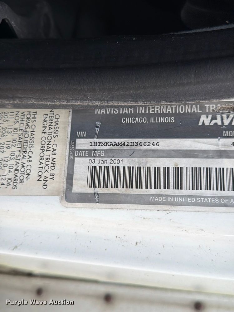 image for item FG0816 2002 International 4400 box truck