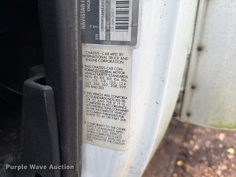 image for item FG0816 2002 International 4400 box truck