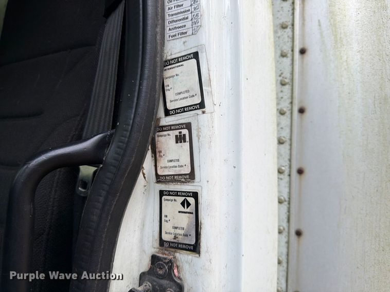 image for item FG0816 2002 International 4400 box truck