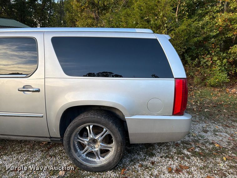 image for item FG0818 2010 Cadillac Escalade SUV