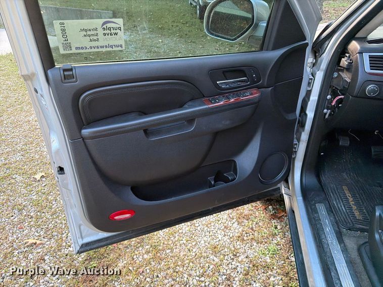 image for item FG0818 2010 Cadillac Escalade SUV