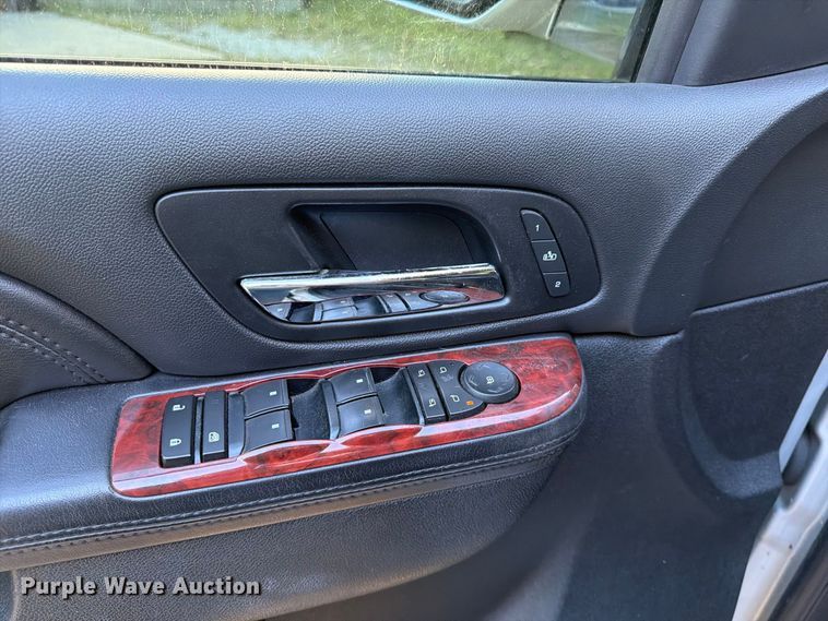 image for item FG0818 2010 Cadillac Escalade SUV