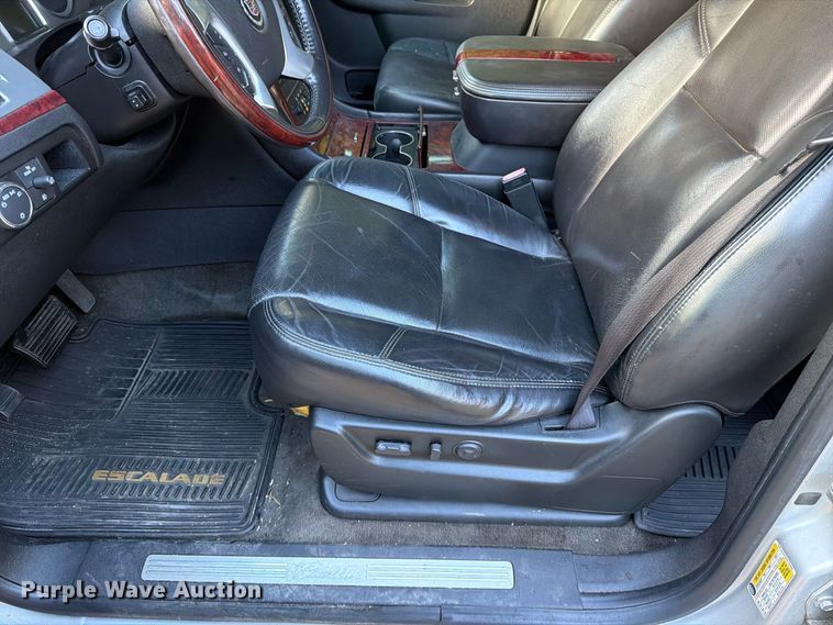 image for item FG0818 2010 Cadillac Escalade SUV