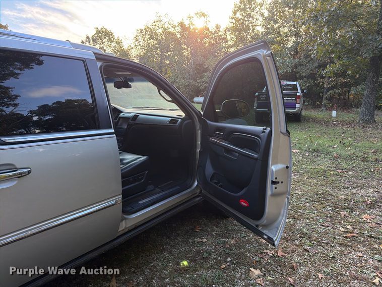 image for item FG0818 2010 Cadillac Escalade SUV