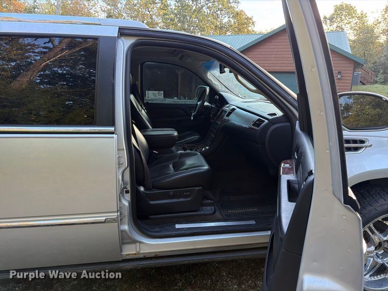 image for item FG0818 2010 Cadillac Escalade SUV