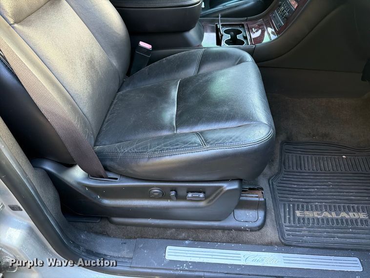 image for item FG0818 2010 Cadillac Escalade SUV