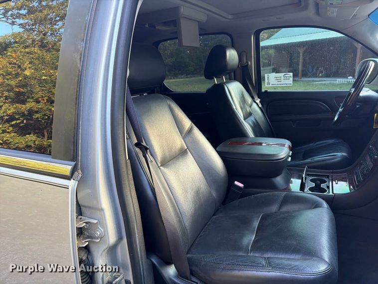 image for item FG0818 2010 Cadillac Escalade SUV