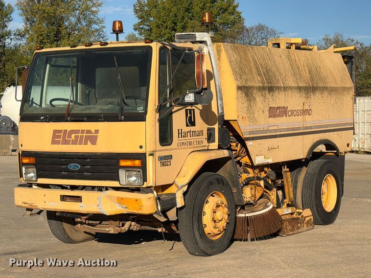 image for item FG0824 1993 Ford Cargo 7000 street sweeper truck