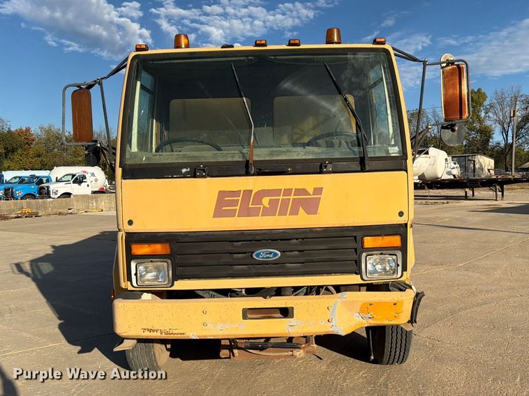 image for item FG0824 1993 Ford Cargo 7000 street sweeper truck