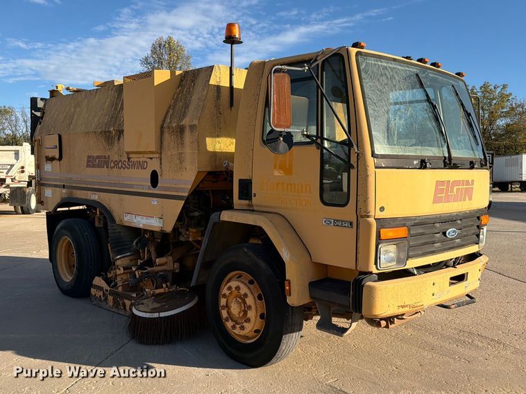 image for item FG0824 1993 Ford Cargo 7000 street sweeper truck