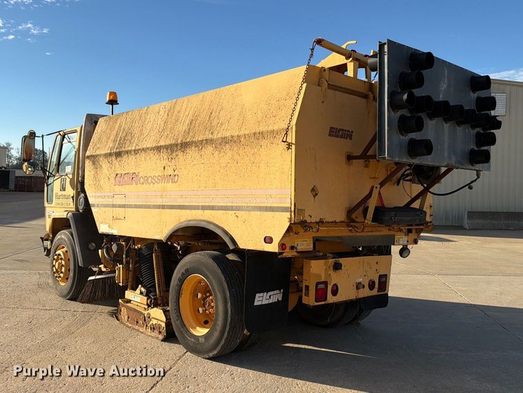 image for item FG0824 1993 Ford Cargo 7000 street sweeper truck