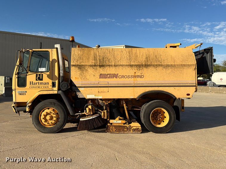 image for item FG0824 1993 Ford Cargo 7000 street sweeper truck