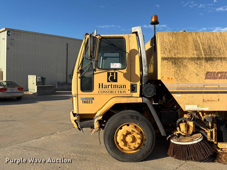 image for item FG0824 1993 Ford Cargo 7000 street sweeper truck