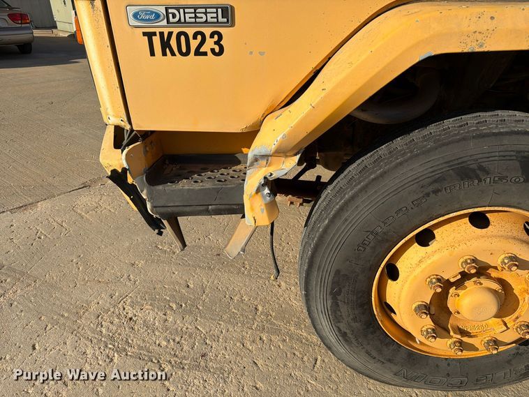 image for item FG0824 1993 Ford Cargo 7000 street sweeper truck