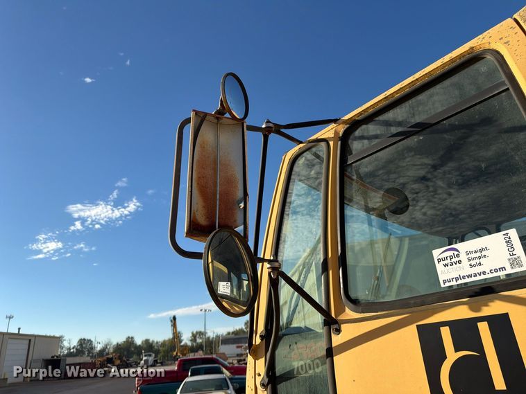 image for item FG0824 1993 Ford Cargo 7000 street sweeper truck