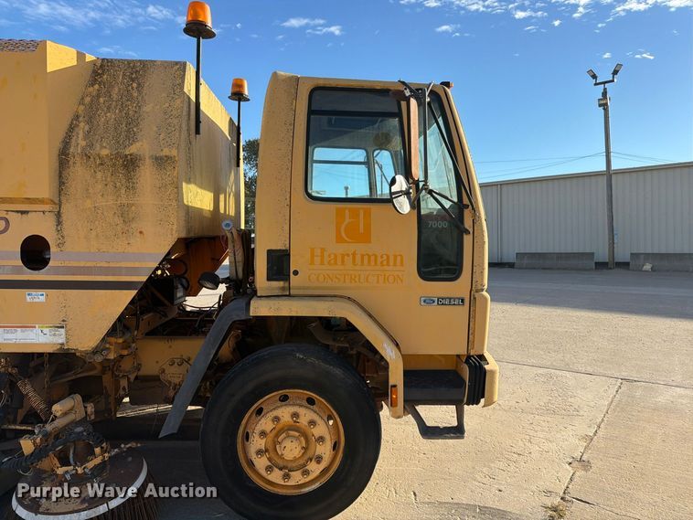 image for item FG0824 1993 Ford Cargo 7000 street sweeper truck