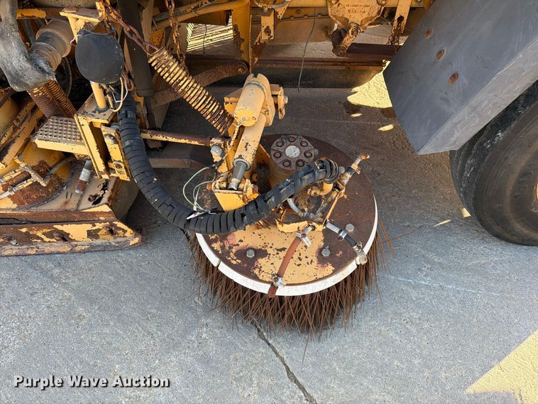 image for item FG0824 1993 Ford Cargo 7000 street sweeper truck