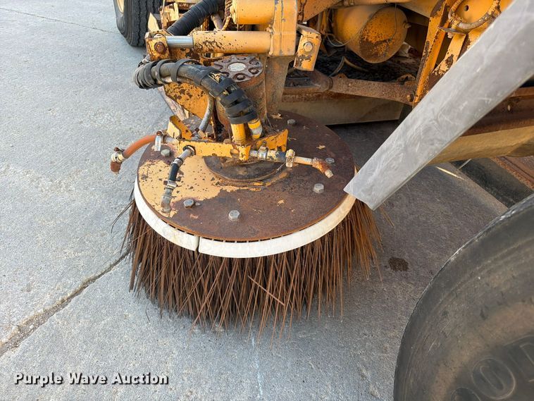 image for item FG0824 1993 Ford Cargo 7000 street sweeper truck