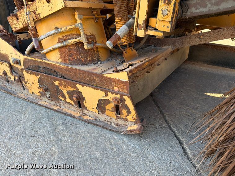 image for item FG0824 1993 Ford Cargo 7000 street sweeper truck