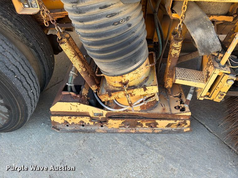 image for item FG0824 1993 Ford Cargo 7000 street sweeper truck
