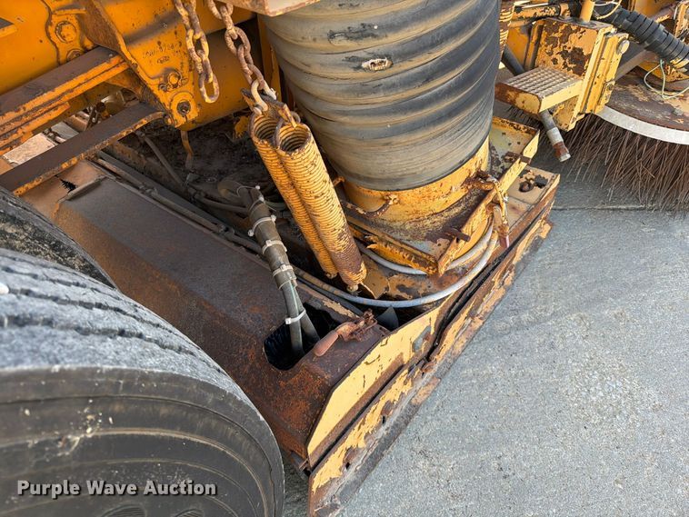 image for item FG0824 1993 Ford Cargo 7000 street sweeper truck