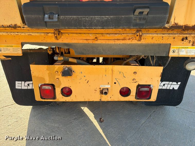 image for item FG0824 1993 Ford Cargo 7000 street sweeper truck