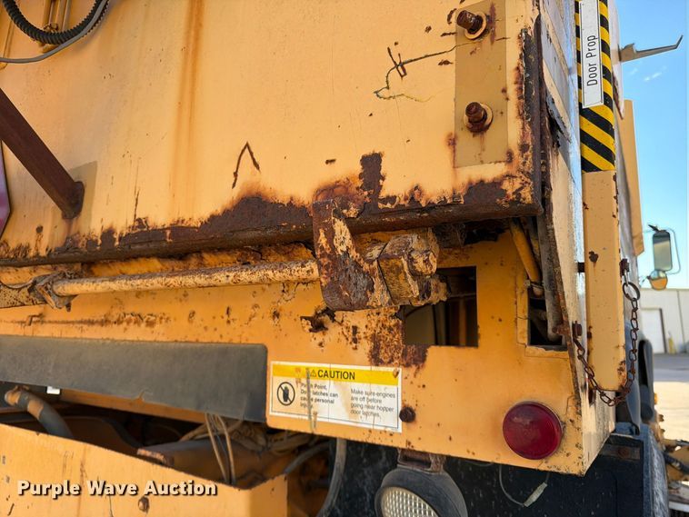 image for item FG0824 1993 Ford Cargo 7000 street sweeper truck