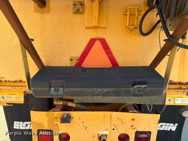 image for item FG0824 1993 Ford Cargo 7000 street sweeper truck