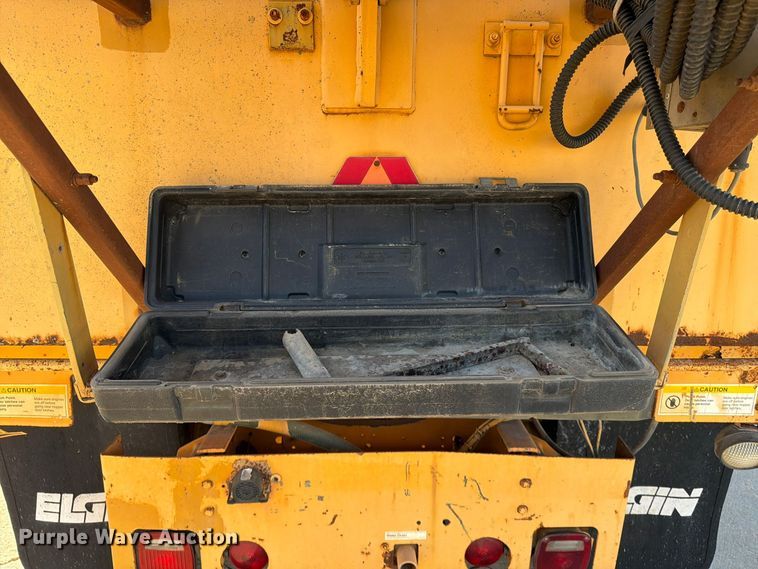 image for item FG0824 1993 Ford Cargo 7000 street sweeper truck