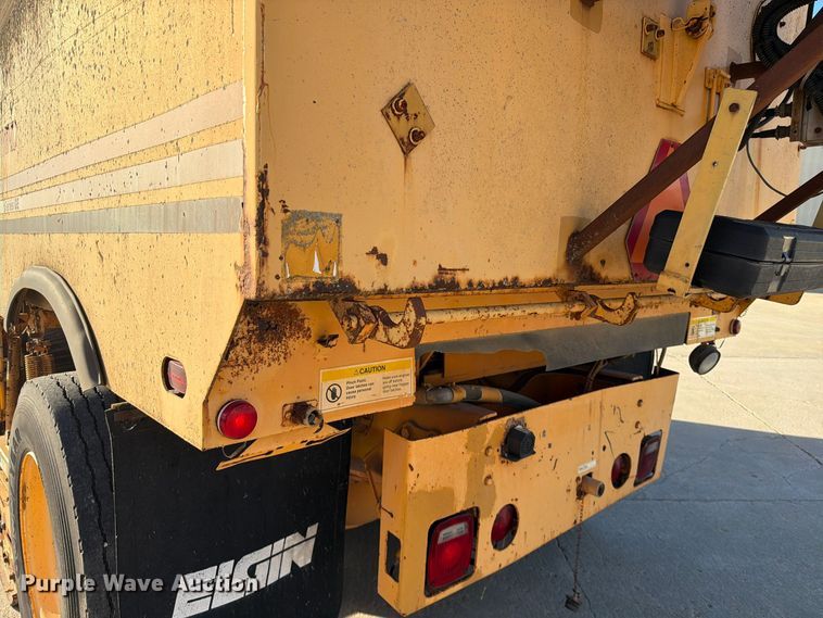 image for item FG0824 1993 Ford Cargo 7000 street sweeper truck