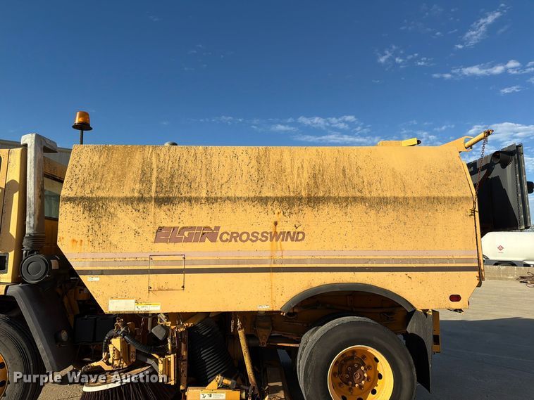 image for item FG0824 1993 Ford Cargo 7000 street sweeper truck