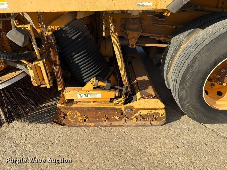 image for item FG0824 1993 Ford Cargo 7000 street sweeper truck