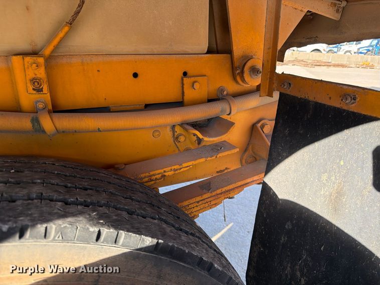 image for item FG0824 1993 Ford Cargo 7000 street sweeper truck