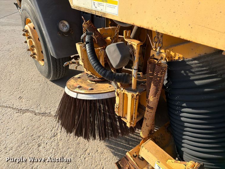 image for item FG0824 1993 Ford Cargo 7000 street sweeper truck