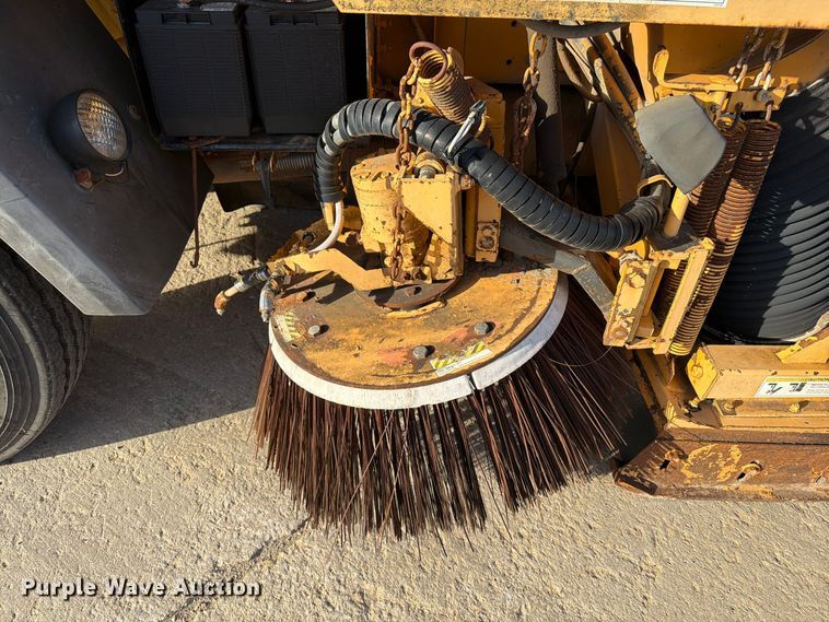 image for item FG0824 1993 Ford Cargo 7000 street sweeper truck