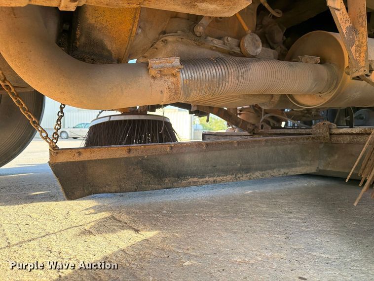 image for item FG0824 1993 Ford Cargo 7000 street sweeper truck