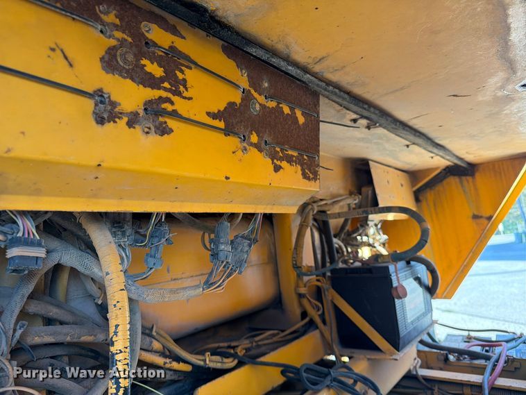 image for item FG0824 1993 Ford Cargo 7000 street sweeper truck